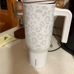 Hydro Flask White with Gray Leopard Print Mug